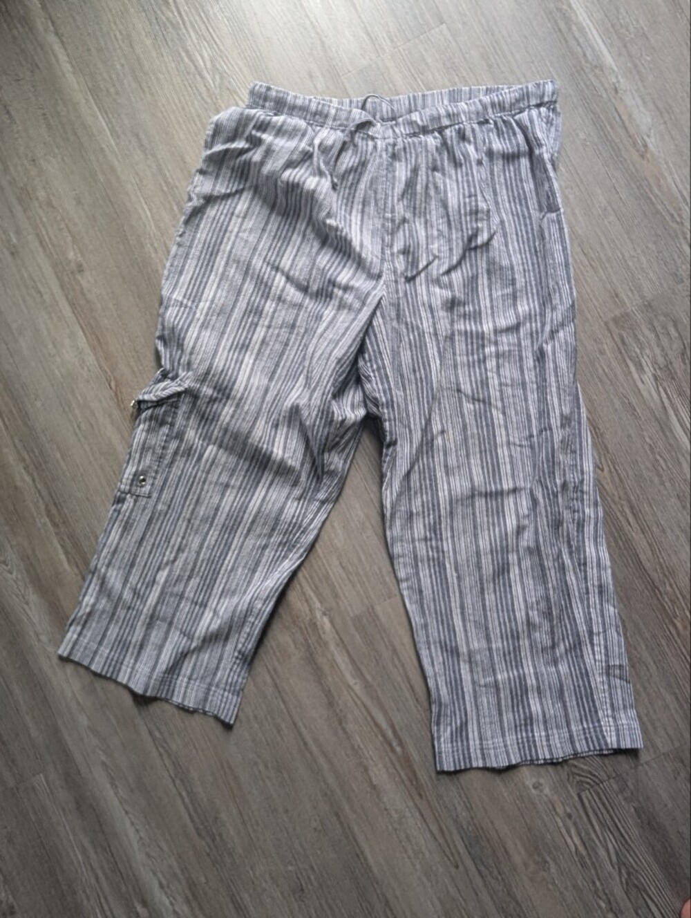 100% Cotton Chico's Gray Striped Cropped Pants, 2